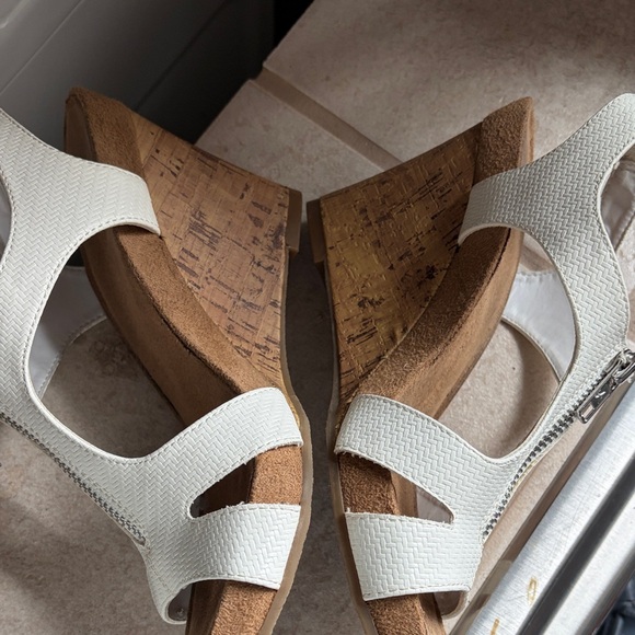 AEROSOLES White Zip Sandals - Picture 3 of 5